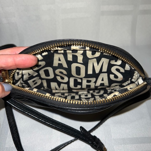 MARC BY MARC JACOBS classic workwear crossbody adjustable purse. - Picture 8 of 8